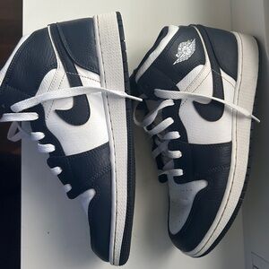 Nike Air Jordan’s White and Blue 7Y